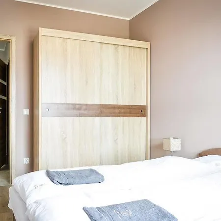 Bently Platinium - Double Bedroom Seaside アパート